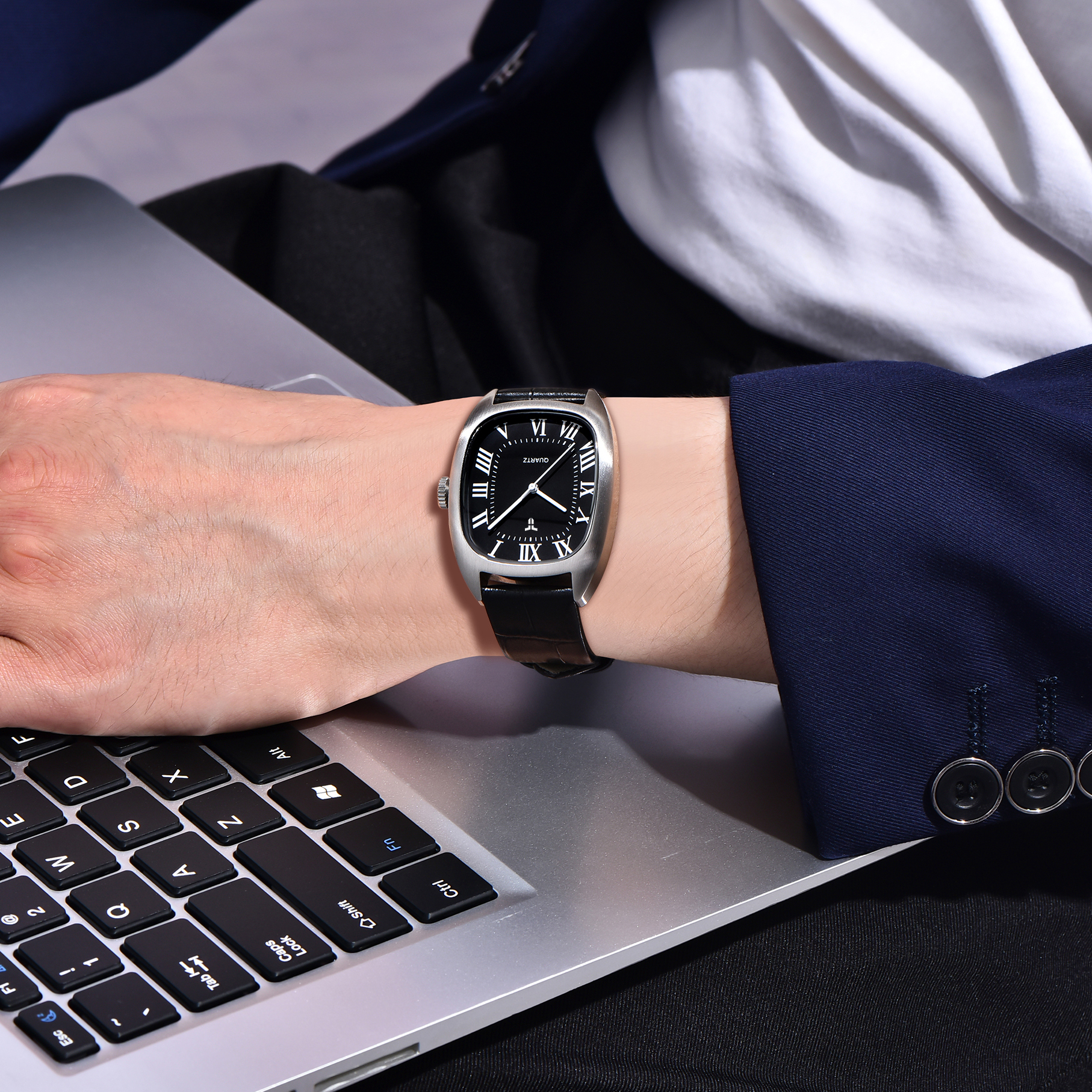 New luxury Men's Quartz Watche - Leather Watch Band Men บทวิจารณ์และราคา